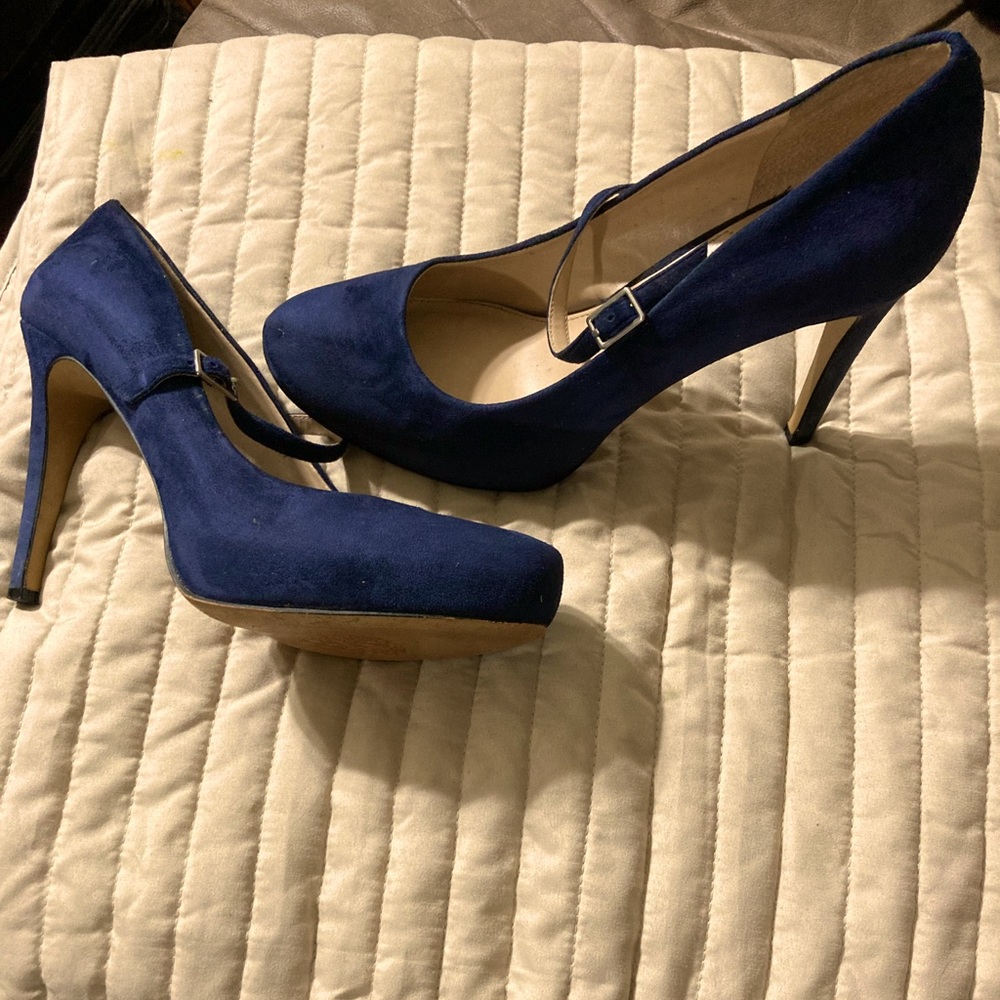 Vince camuto size 9 suede navy blue 2-3 inch heel